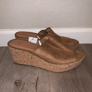 NWT women’s wedge sandals